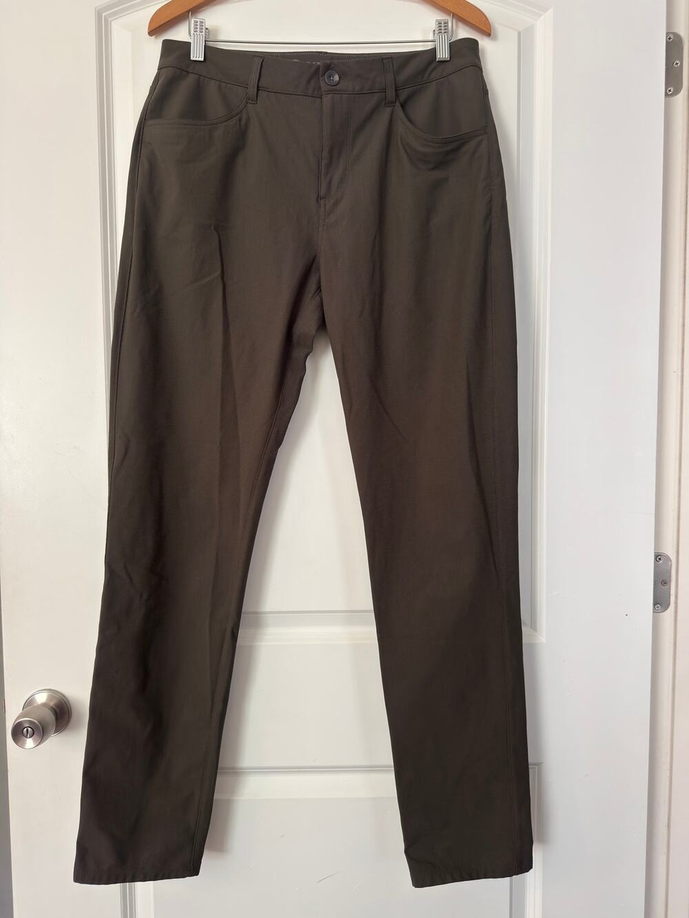 Vuori Men's Meta Pant Dark Oregano Green 5-Pocket Performance Stretch Tapered